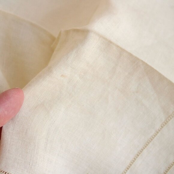 Vintage 1940s Handkerchief, Ivory Linen Natural Plant Hand Dyed Hankie, OOAK - Picture 7 of 10